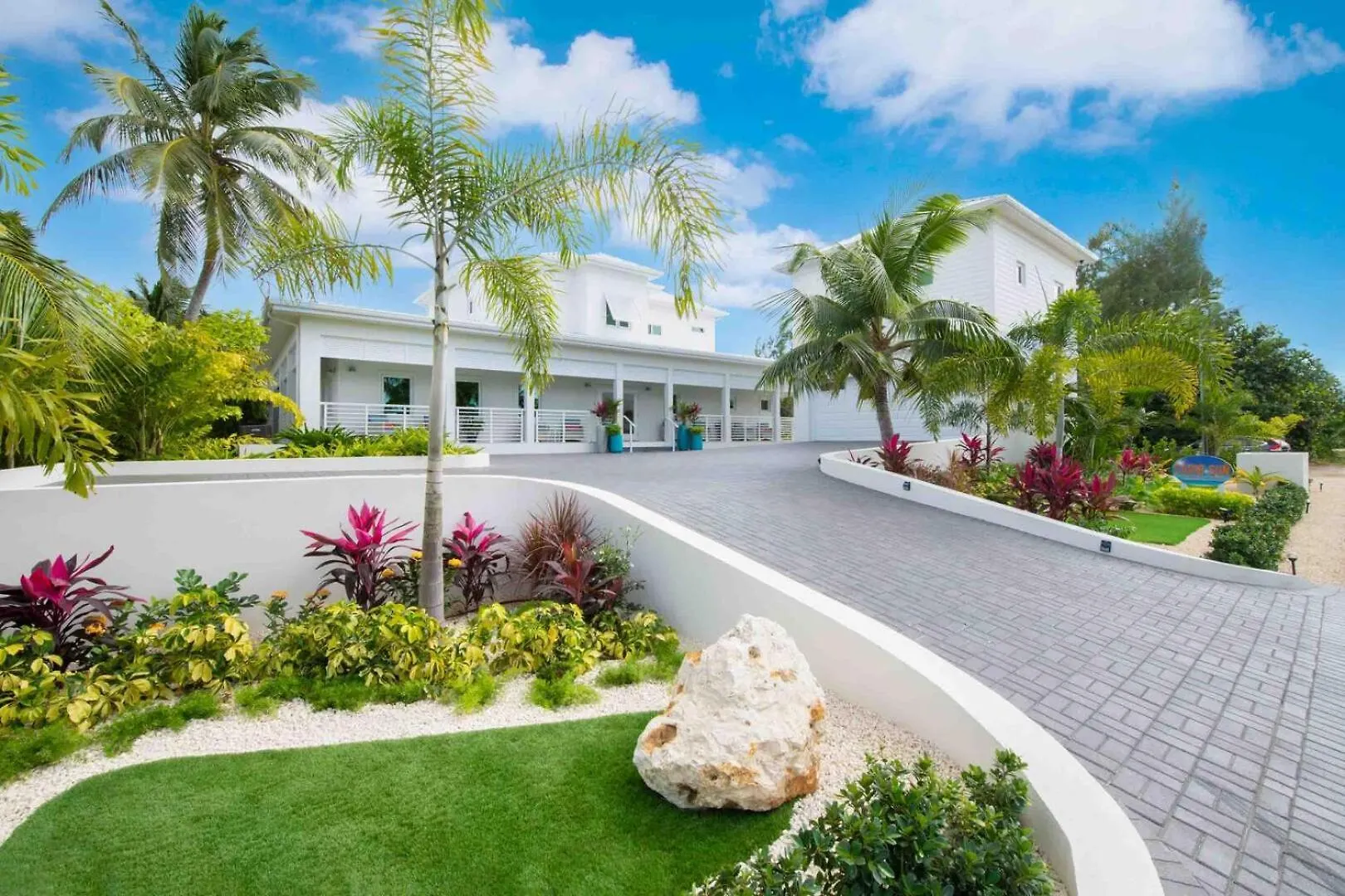 Caribe Sun - Modern Villa With Pool! Walk To The Rum Point Club & Kaibo Driftwood Village 0*,  Cayman Islands