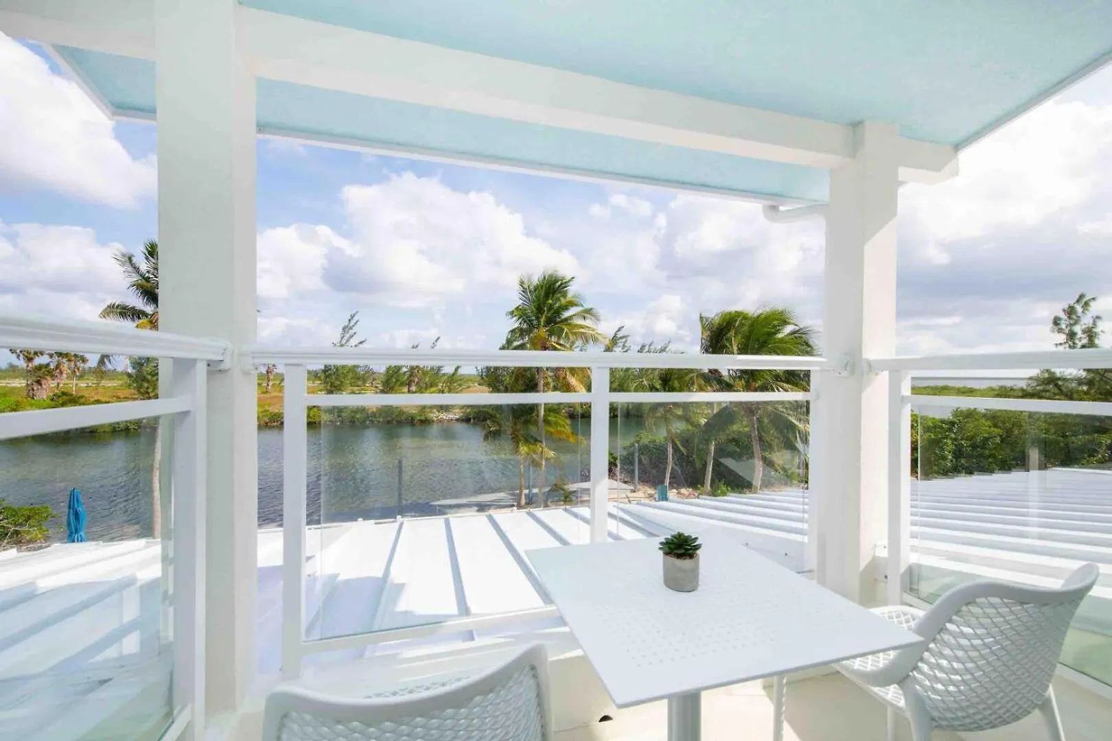 Holiday home Caribe Sun - Modern Villa With Pool! Walk To The Rum Point Club & Kaibo Driftwood Village