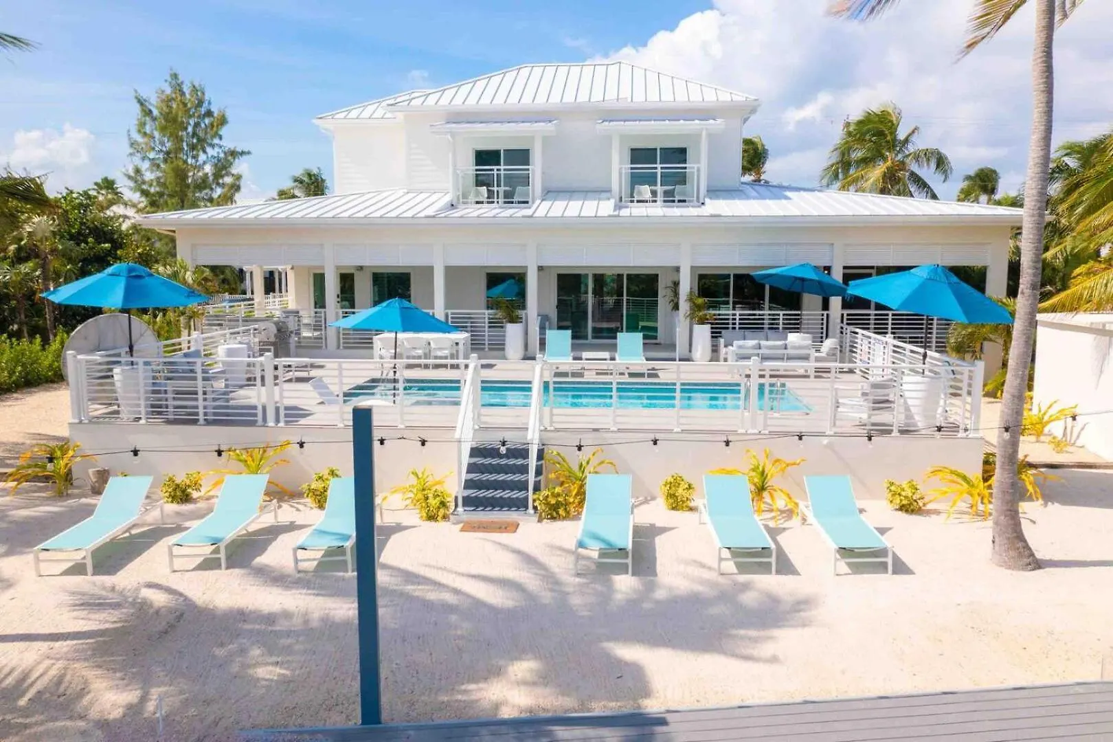 Caribe Sun - Modern Villa With Pool! Walk To The Rum Point Club & Kaibo Driftwood Village Holiday home