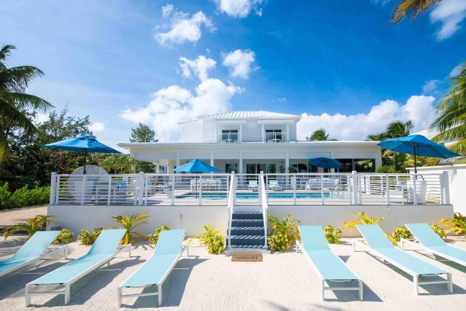 Caribe Sun - Modern Villa With Pool! Walk To The Rum Point Club & Kaibo Driftwood Village Feriehus